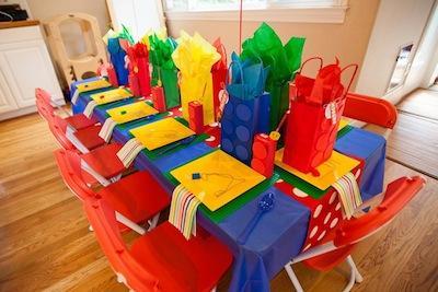 Fiesta cumpleaños LEGO Pelicula, mesa decorada para invitados