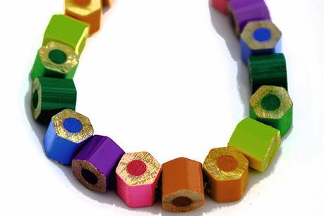 COLLAR DE PINTURAS DE MADERA