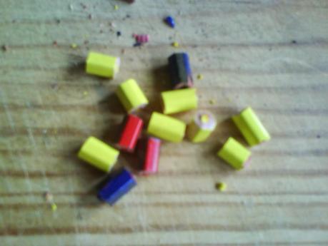 COLLAR DE PINTURAS DE MADERA