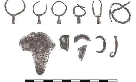 Aretes de plata del Éxodo en ciudad bíblica de Israel