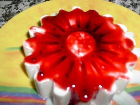 Flor de queso con frutas del bosque