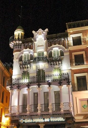 La Plaza del Torico, punto de encuentro del modernismo de Teruel 