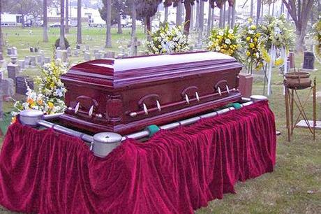 Resucitó en una bolsa de cadáveres