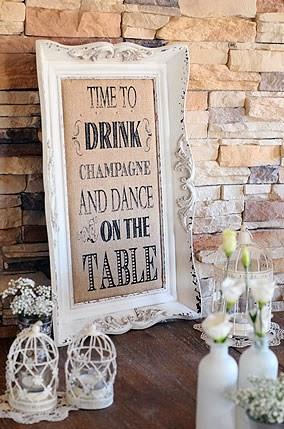 SORTEO: ¡Cartel 'Time to Drink Champagne and Dance on the Table'!