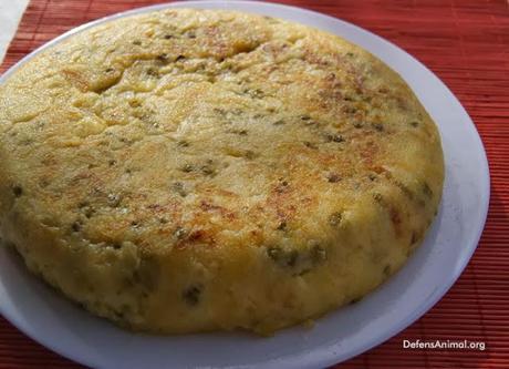 Tortilla de patatas y guisantes sin huevo