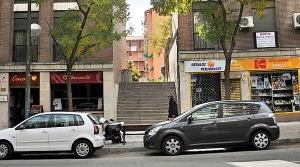 Escaleras que dan acceso al Pasaje de Cavanilles, en Madrid