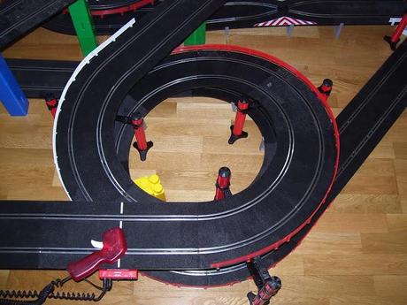 Montaje nº 70. Circuito de las 88 pistas curvas.