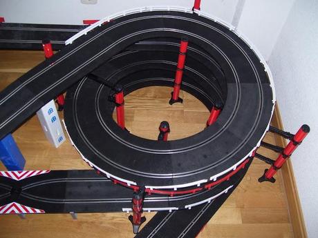 Montaje nº 70. Circuito de las 88 pistas curvas.