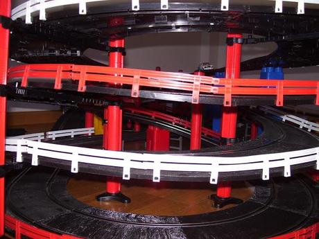 Montaje nº 70. Circuito de las 88 pistas curvas.