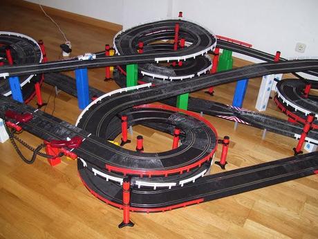 Montaje nº 70. Circuito de las 88 pistas curvas.