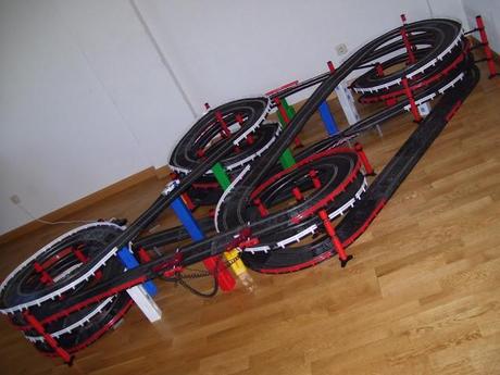 Montaje nº 70. Circuito de las 88 pistas curvas.