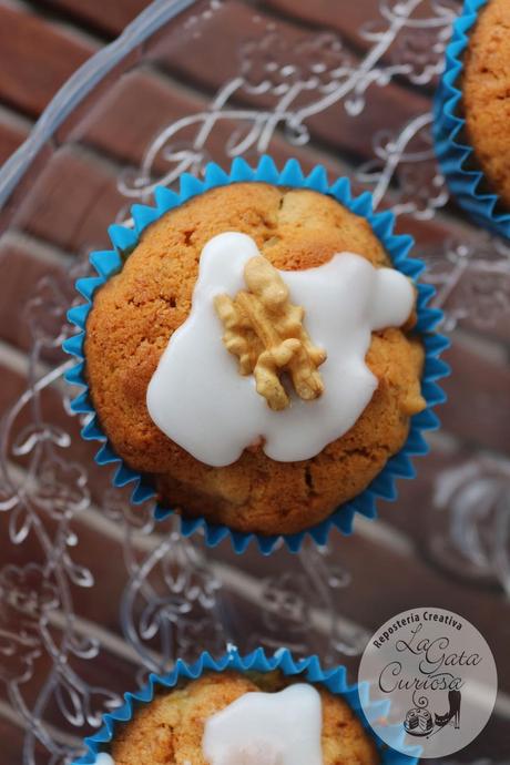 MUFFINS DE MANZANA SALTEADA, NUECES Y MAZAPAN