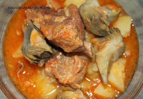 Costillas guisadas con patatas y alcachofas