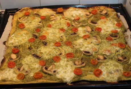 Pizza pesto con champiñones y Mozzarella IMG_0656
