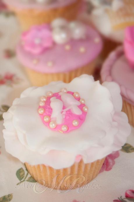 CUPCAKES DE NATA CON CREMA DE PIRULETA  MUY VINTAGE