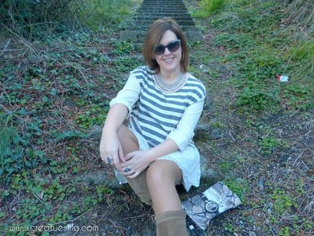 Look oficina premama o embarazada con camisa de rayas y falda de volantes y encaje (8)