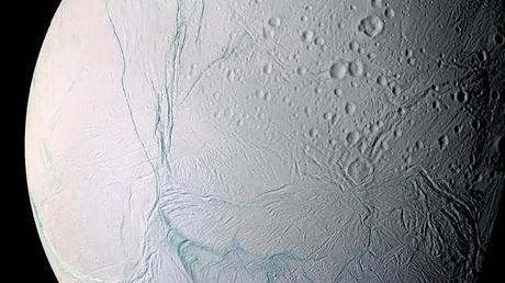 LOS GIGANTESCOS OCÉANOS DE  LA LUNA TITÁN Y EUROPA