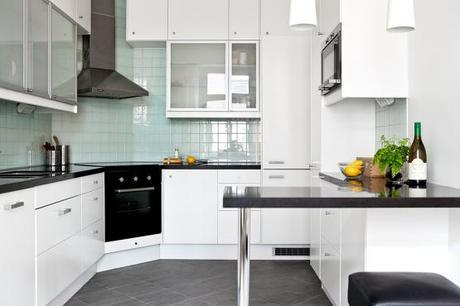Situar la cama bajo la ventana Situar la cama bajo la ventana estilo nórdico decoración en blanco decoración dormitorios nórdicos decoración de interiores cocinas blancas modernas blog estilo nordico escandinavo blog decoracion interiores