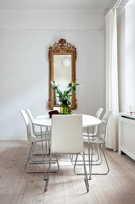 Situar la cama bajo la ventana Situar la cama bajo la ventana estilo nórdico decoración en blanco decoración dormitorios nórdicos decoración de interiores cocinas blancas modernas blog estilo nordico escandinavo blog decoracion interiores