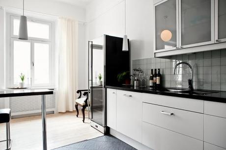 Situar la cama bajo la ventana Situar la cama bajo la ventana estilo nórdico decoración en blanco decoración dormitorios nórdicos decoración de interiores cocinas blancas modernas blog estilo nordico escandinavo blog decoracion interiores