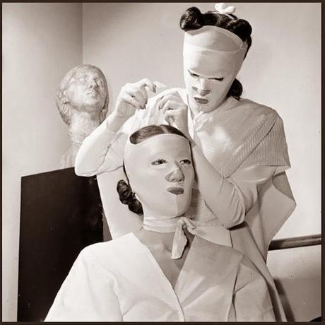 Tratamientos de belleza de los años 40 que parecen torturas.