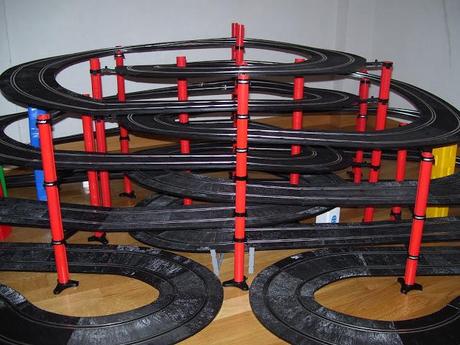 Montaje nº 75. La montaña, subida y bajada a un laberinto de 8 plantas.