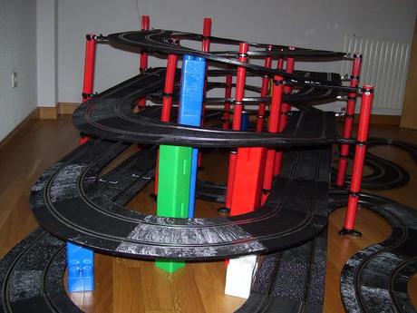 Montaje nº 75. La montaña, subida y bajada a un laberinto de 8 plantas.