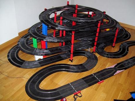 Montaje nº 75. La montaña, subida y bajada a un laberinto de 8 plantas.