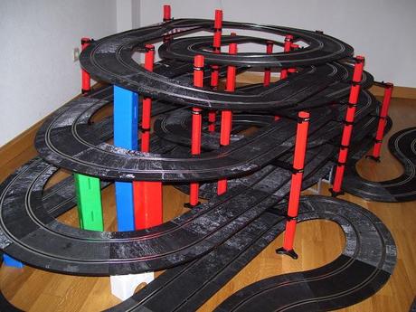 Montaje nº 75. La montaña, subida y bajada a un laberinto de 8 plantas.