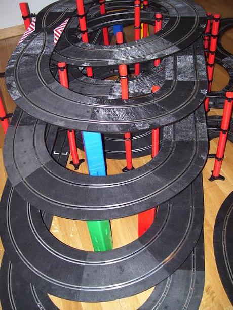 Montaje nº 75. La montaña, subida y bajada a un laberinto de 8 plantas.