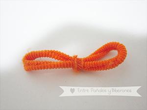 Diadema con gomas de pelo pequeñitas