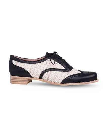 Zapatos estilo Oxford del diseñador Stuart Weitzman correspondientes a su nueva colección