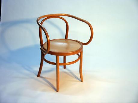 Mesas metálicas y sillas thonet de estilo clásico para  hostelería cafeterias y restaurantes