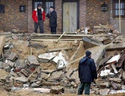 Unos chalés en la playa de Somo y el temporal (Cantabria) Chalés_Somo_2014_EFE-02