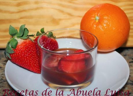 FRESAS MARINADAS CON  NARANJA Y TOQUE DE VINAGRE