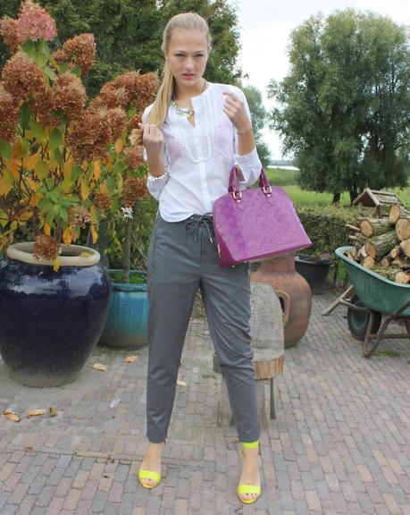 Cómo combinar un pantalón gris