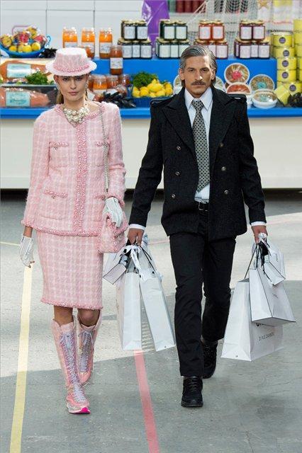 Lagerfeld convierte el Grand Palais en en Chanel Shopping Center-PM-8