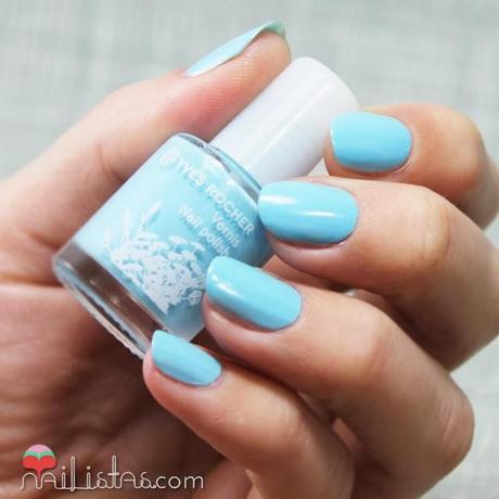 Esmaltes de uñas Ives Rocher azul Bleu Nacré