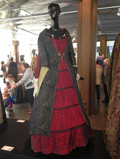 Isabel, vestuario de la serie de televisión