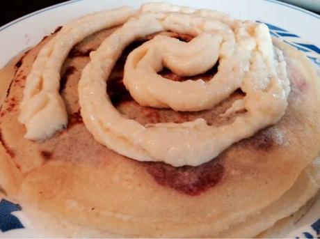Tarta de Creps con crema pastelera y confitura de fresa