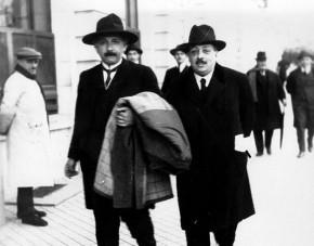 Einstein paseando por Madrid  en marzo de 1923