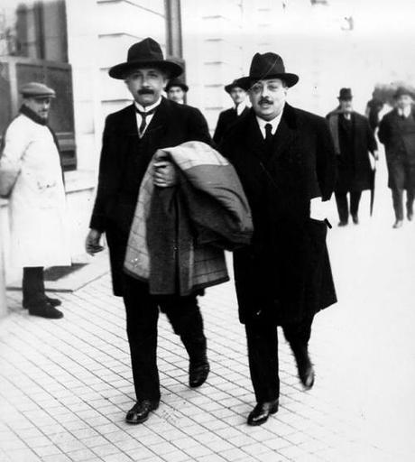 Einstein paseando por Madrid  jen marzo de 1923