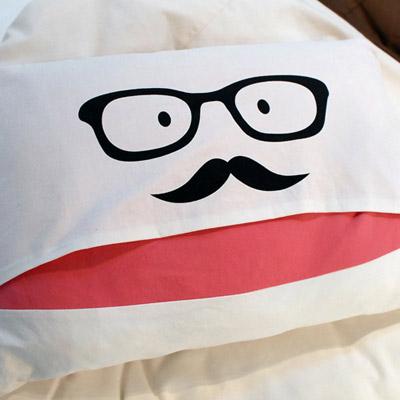 Almohadas y cojines divertidos para tu dormitorio