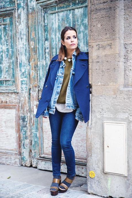 WHITE_TROUSERS-HAT-SCARF-BLUE-CAMEL_COAT-PFW-STREET_STYLE-1