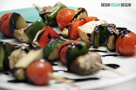 Brochetas de verduras y tofu