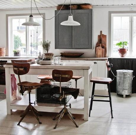 Una cocina Vintage. Luminosidad compleja, con elementos retro Una cocina Vintage. Luminosidad compleja, con elementos retro