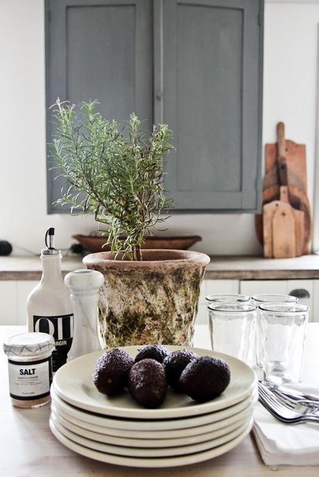 Una cocina Vintage. Luminosidad compleja, con elementos retro Una cocina Vintage. Luminosidad compleja, con elementos retro