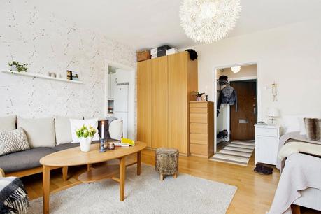 Como decorar un piso con muebles en color madera