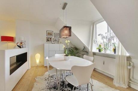 muebles de diseño danés mezcla piezas ikea con diseño original fritz hansen montana diseño danés estilo nórdico escandinavo espacio extra de almacenaje exposición distribución en L espacios diáfanos Distribución de zonas comunes en L decoración de áticos chimenea de bioetanol para separar ambientes blog decoracion interiores 