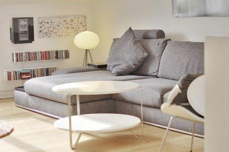 muebles de diseño danés mezcla piezas ikea con diseño original fritz hansen montana diseño danés estilo nórdico escandinavo espacio extra de almacenaje exposición distribución en L espacios diáfanos Distribución de zonas comunes en L decoración de áticos chimenea de bioetanol para separar ambientes blog decoracion interiores 